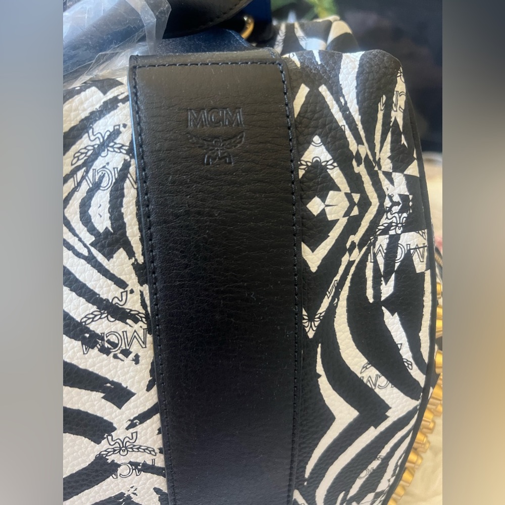 MCM FUNKY ZEBRA WEEKENDER TRAVEL BAG - Picture 3 of 16